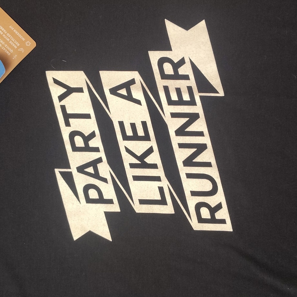 Brooks Black 'Party Like a Runner' UNISEX Distant Short Sleeve Tee - Picture 4 of 16